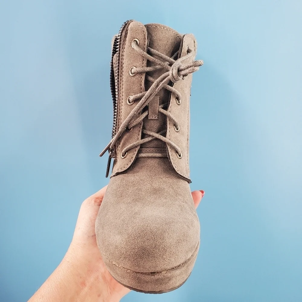 NEW! Shoe Dazzle grey wedge booties 9